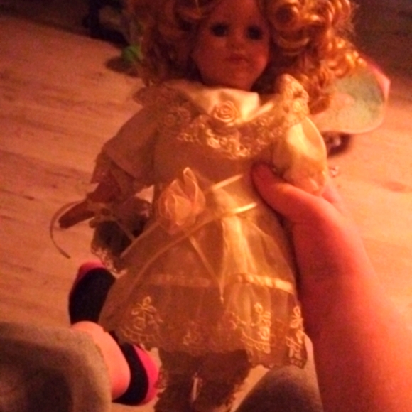 A doll - Picture 1 of 2